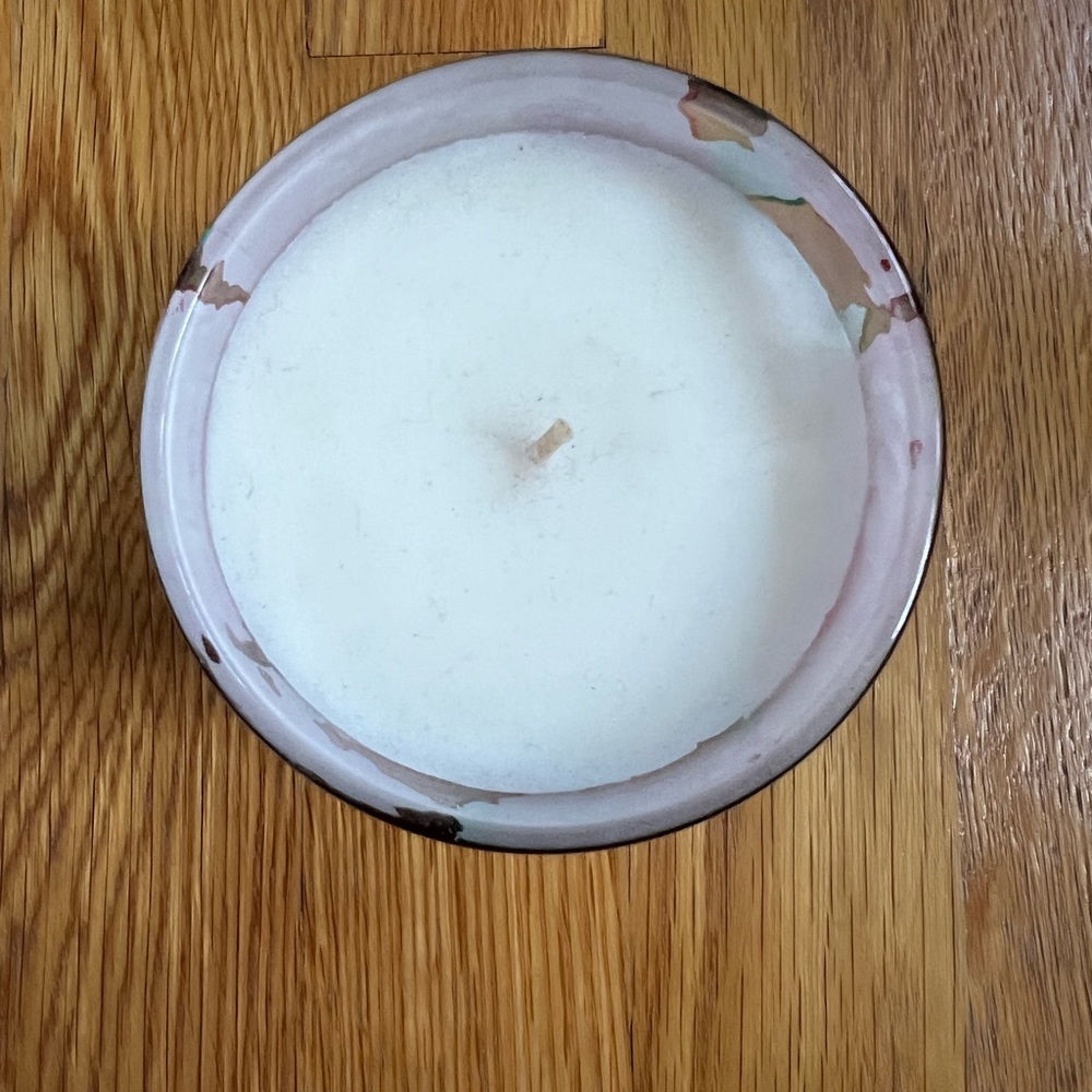 NWOT Lilly Pulitzer First Impressions Candle and Box - Picture 2 of 4
